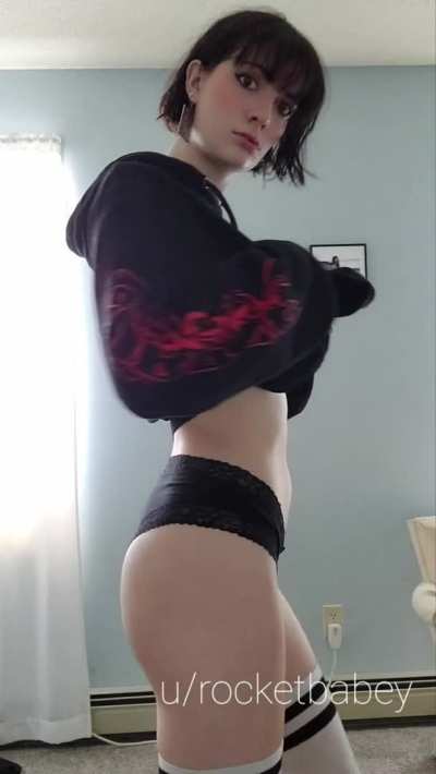 Big titty goth gf (OC)
