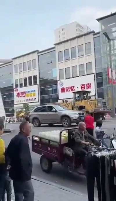 县城ONLINE 推土机怒铲黑警车