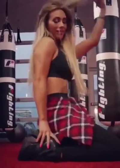watching Carmella bounce like this is giving me some dirty thoughts