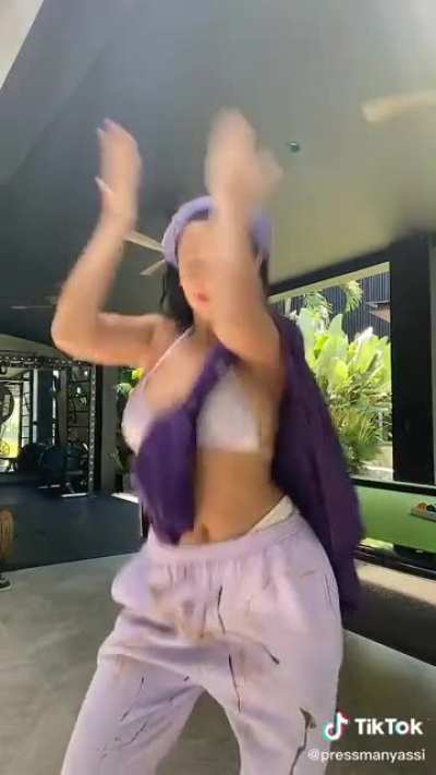 Yassi Pressman