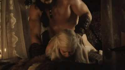 Emilia Clarke Jiggling