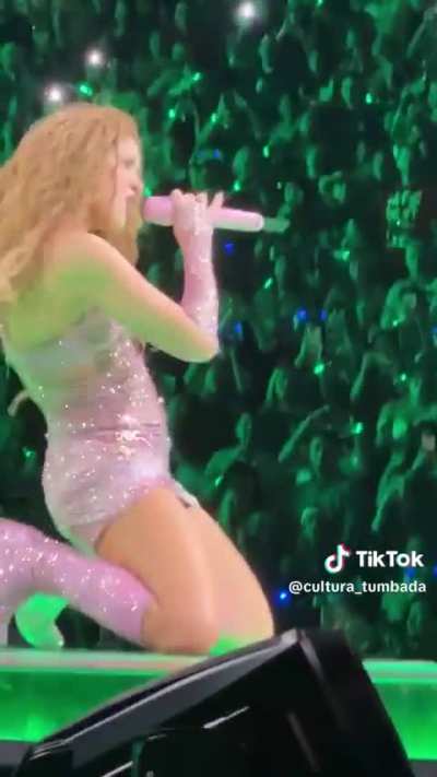 SHAKIRA