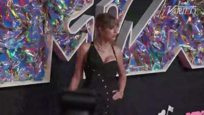 MTV&rsquo;s VMAs - Taylor posing on the red carpet