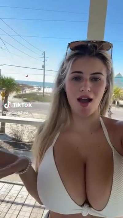 Busty Blonde @secretshea