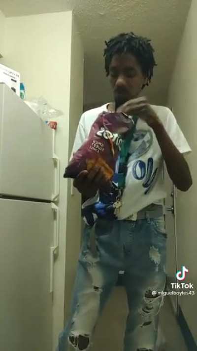 Unc asked for some change so he can get chips from the store and he sent me this saying thank you🤦🏾&zwj;♂️ .Swear Crackheads don&rsquo;t deserve phones