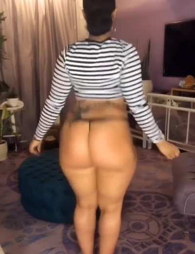 She gives a standing ovation&hellip; with no hands