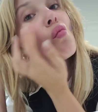 Imagine getting ur cock milked with those lips🤤