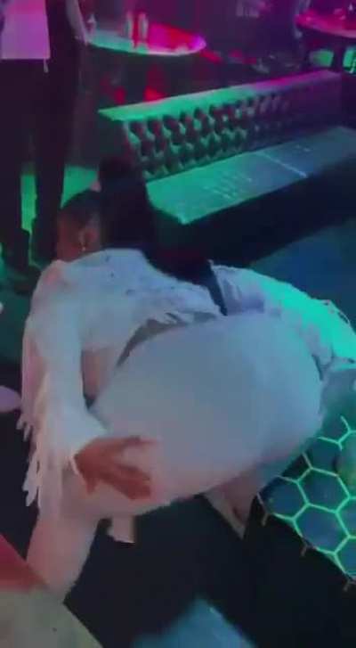 JIGGLY BOOTY