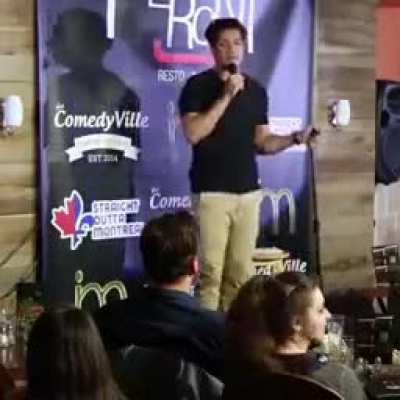 This comedian mocking Karen's in the crowd (Sugar Sammy)
