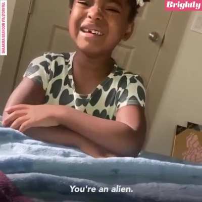 5-year-old girl thinks mom&rsquo;s passport proves she&rsquo;s an alien
