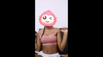 JADY SADINHA TIROU A ROUPA E SE MASTURBOU - LIVE COMPLETA NO PRIMEIRO COMENTARIO