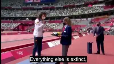Sometimes a reminder of what journalism stands for, comes up in MSMs - German commentator in TV Eurosport speaks up during medal awards
