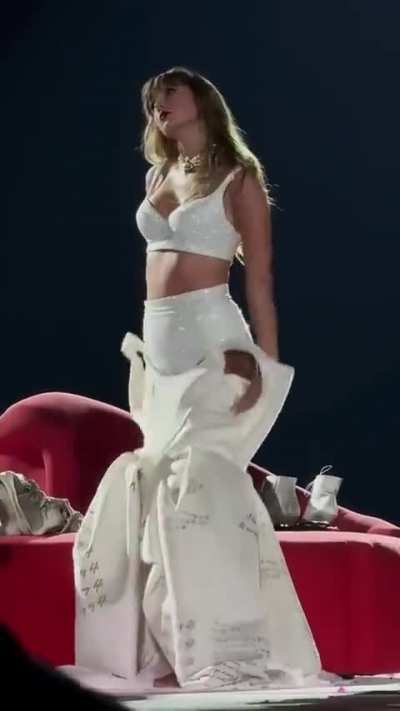The white bra & underwear outfit 