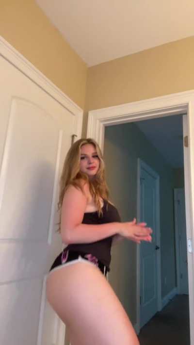Look at her tits,omg