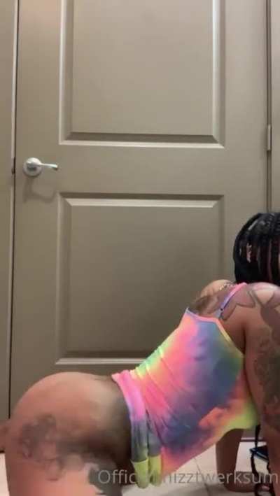 MIZZ TWERKSUM