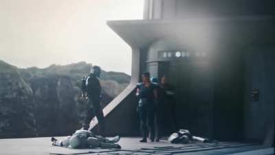 Confused as to what Mando's head movement here is supposed to be? If I ever see someone do that I'd take it as a threat??