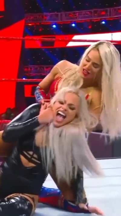 Lana chokes Liv