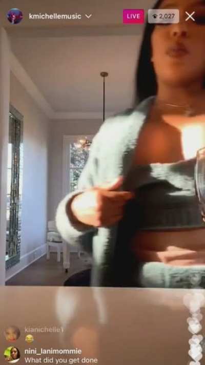 Boobs Out