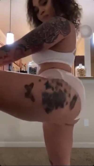 Clapping 🍑