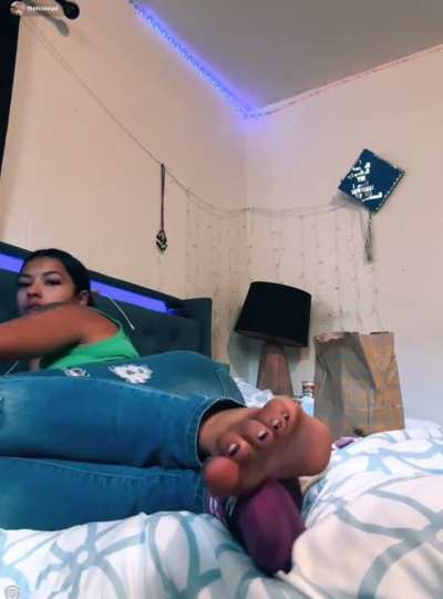@theoneyd &hellip;she&rsquo;s been in a few famous youtube vids now showing feet..lovely