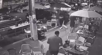 A group of people doing CrossFit ran past a restaurant, and diners who saw them assumed there was an emergency. Thinking something was wrong, the customers jumped up and ran away alongside them.