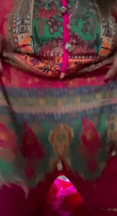 Indian clothes are perfect for hiding them 😋