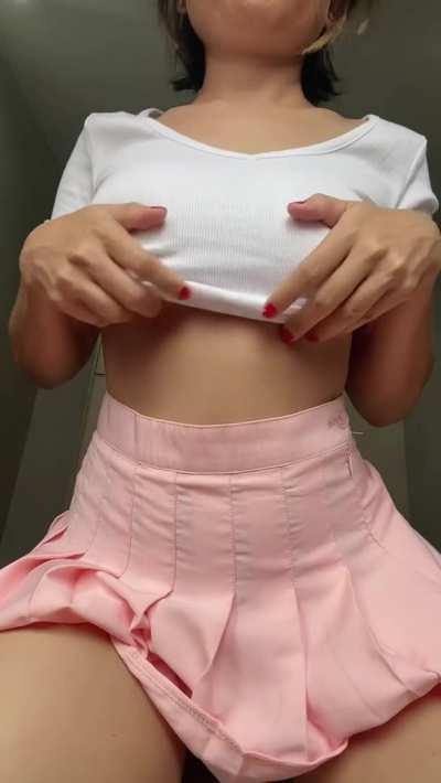 Wanna Watch them Jiggle?😈or you rather Squeeze them hard?🥵