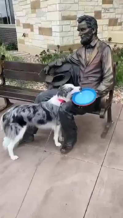 C&rsquo;mon, Abe just throw the damn frisbee