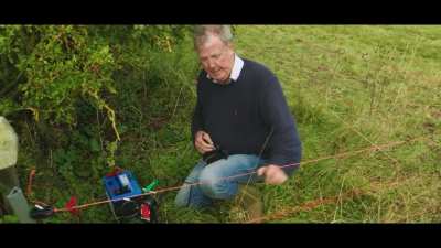Jeremy Clarkson installs an electric fence