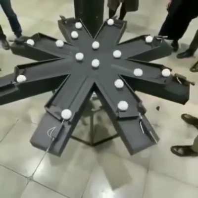 It's hypnotizing the way the balls cross each other