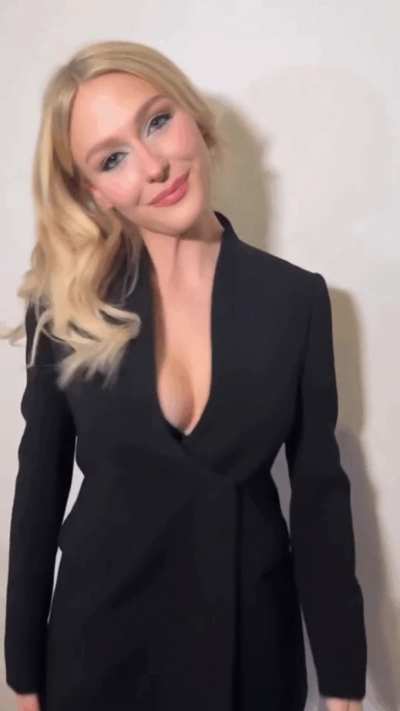 Alyvia Alyn Lind