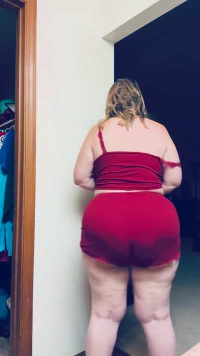 My ass is big and beautiful, but my belly is where the magic happens; bloated and dominate&hellip;all for you 😈
