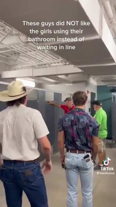 Women get kicked out of the men&rsquo;s bathroom