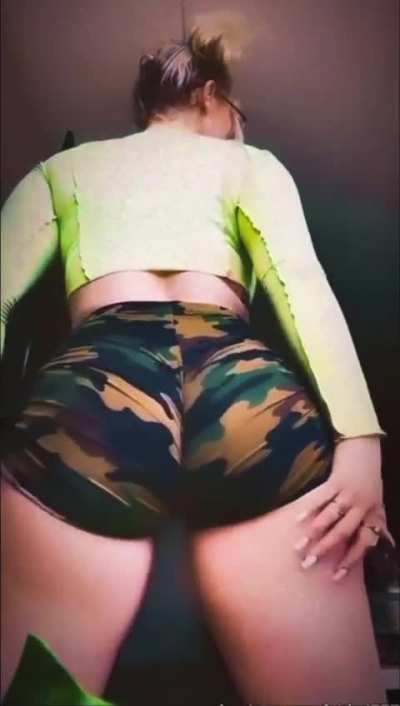 Nikkita Lyons jiggling it like crazy😮&zwj;💨