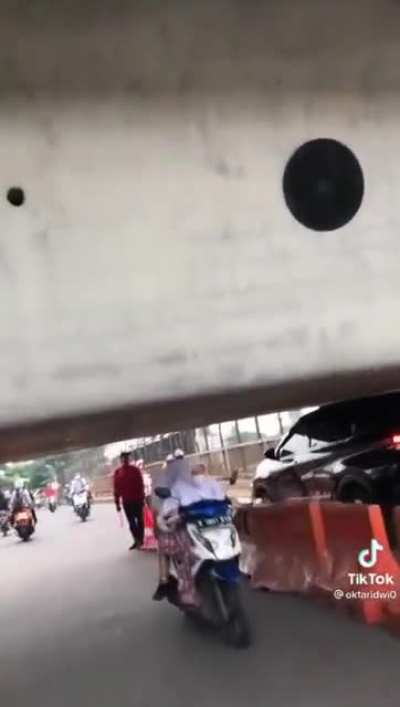 This 5'7" bridge clearance in Jakarta
