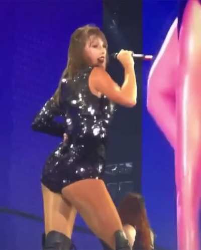 Tay was feeling it!