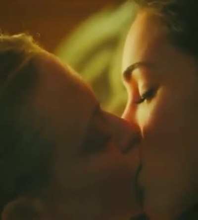 Megan Fox &amp; Amanda Seyfried hot Scene