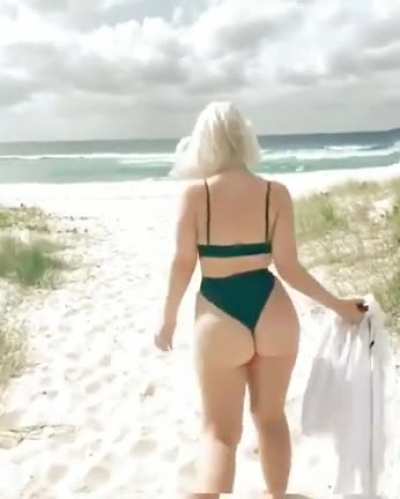 PAWG getting dicks hard in no time...