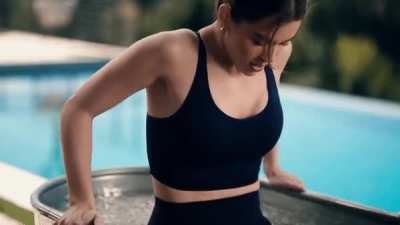 Hailee Steinfeld when it slides right in