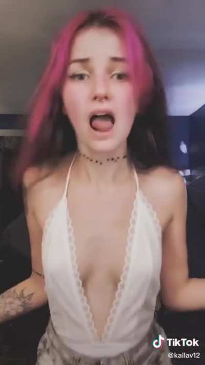 I like pink hair
