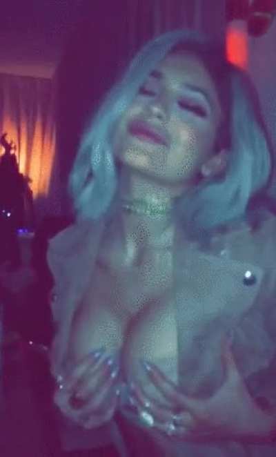 Feeling titties