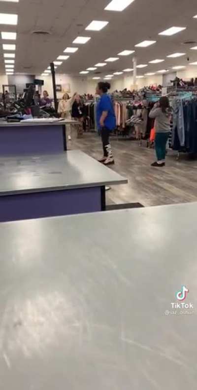 Woman tries to fight cashier in front of her daughter because her coupon was expired&hellip;
