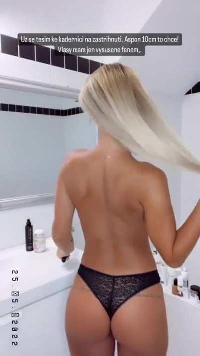 nela a jej prs&Atilde;&shy;&Auml;ka v zrkadle
