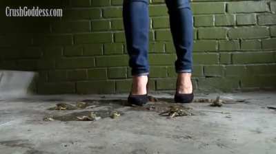 Courtney crawdad crush with her wedges!