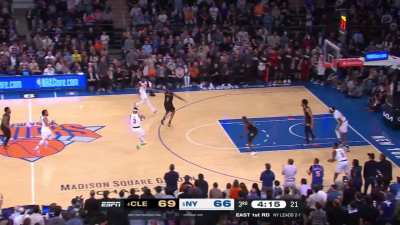 [Highlight] Randle keeps up with Mitchell on the fastbreak and blocks his shot away