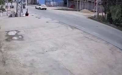 China opens investigation after a Tesla failed to park and went out off control. 2 people died and several were injured.