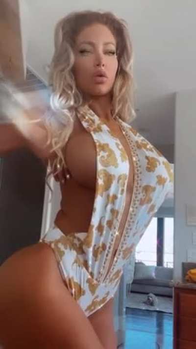 Nicolette Shea