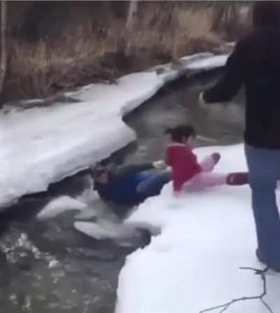 CLICK HERE TO SEEN AN IDIOT.