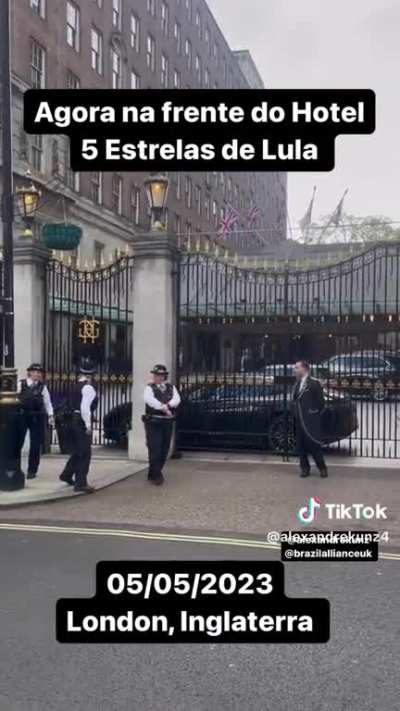 Depois de Portugal, agora Lule tamb&eacute;m foi bem recebido na Inglaterra enquanto curtia sua su&iacute;te de R$ 100.000,00/dia