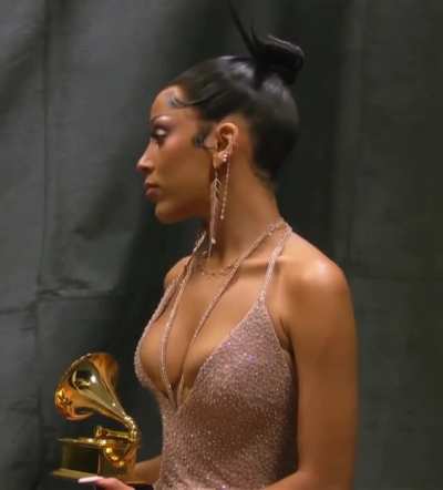 Doja Cat - Cleavage